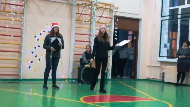 Праздник новый год в школе!!! смотреть онлайн
