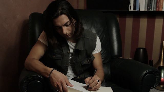 Nicolas Ferrante - Scusa Se - Official Video смотреть онлайн