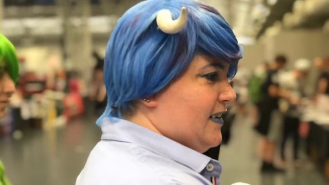 Я НА КОМИК КОНЕ В ЛОНДОНЕ! ЧАСТЬ 1 - ФЕСТИВАЛЬ смотреть онлайн