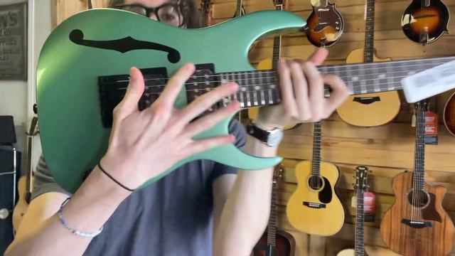 Ibanez Paul Gilbert Mikro unboxing at Allen Music смотреть онлайн