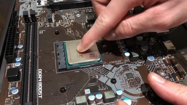 BEST $500 GAMING PC BUILD GUIDE - RYZEN 3 3200G!! (STEP BY STEP BUILDING) смотреть онлайн
