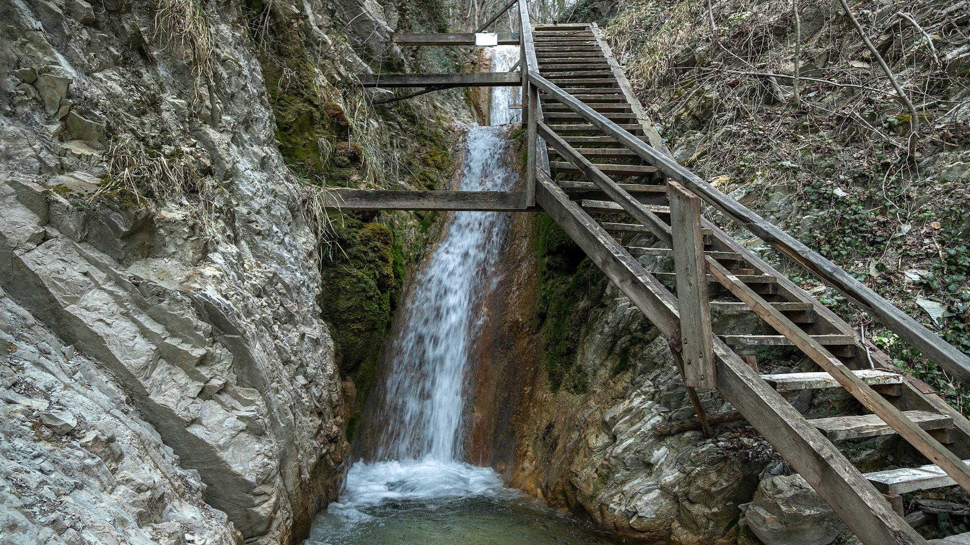 Бжидские водопады в окрестностях Джубгы. Легкий маршрут и оборудованная тропа к водопадам смотреть онлайн