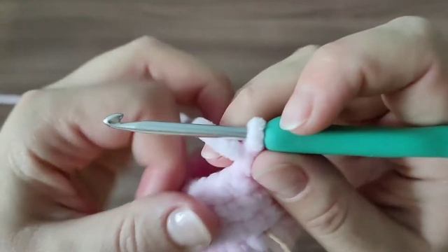 Мастер класс - Пасхальный кролик/зайчик крючком. Часть 2. Вяжем ручки,ножки и хвостик. смотреть онлайн