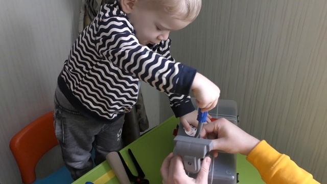 Что будет строить Артем? Новый инструмент для маленького столяра смотреть онлайн