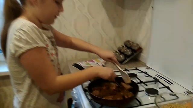 Перловка с ребрышками в духовке. смотреть онлайн