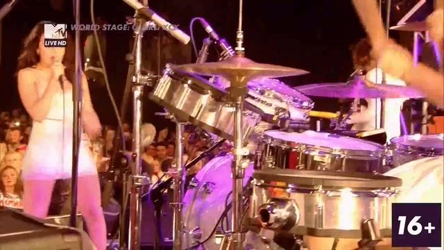 CHARLI XCX - Fancy LIVE @ WORLD STAGE 2014
