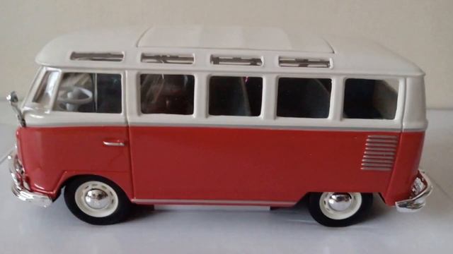 Maisto , 1/24 scale , Volkswagen Van Samba . смотреть онлайн