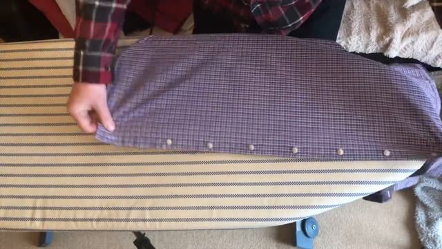 How To Iron Part 3 Man Ironing Charles Tyrwhitt Linen Shirt смотреть онлайн