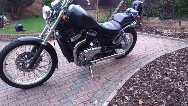 Suzuki VS800 Intruder смотреть онлайн