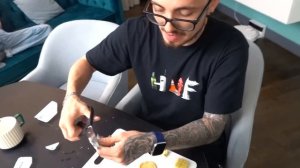 ПРОБУЮ САМУЮ МАЛЕНЬКУЮ ПИЦЦУ В МИРЕ!