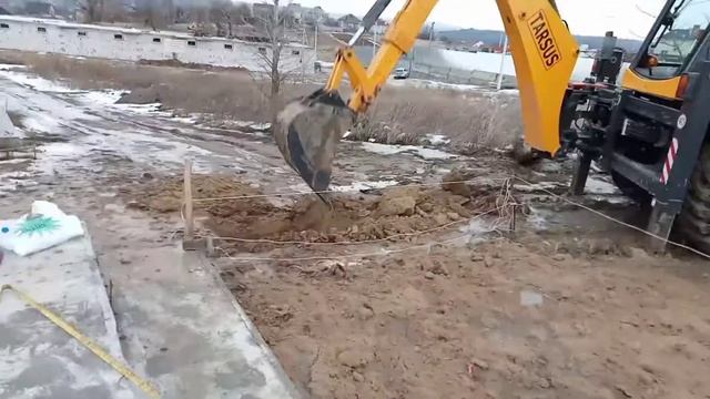 Копка Ямы Экскаватор.