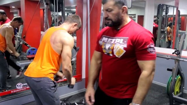 128 Трицепс на блоке 888