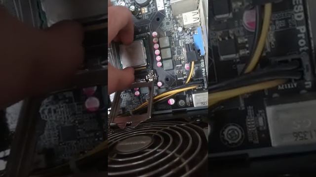 КАК СНЯТЬ ПРОЦЕССОР С ПК? смотреть онлайн