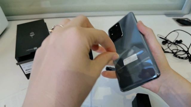 Samsung Galaxy S20 Ultra Unboxing and First Look смотреть онлайн