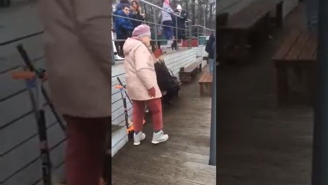 Бабушка танцует как робот!!!!!! смотреть онлайн