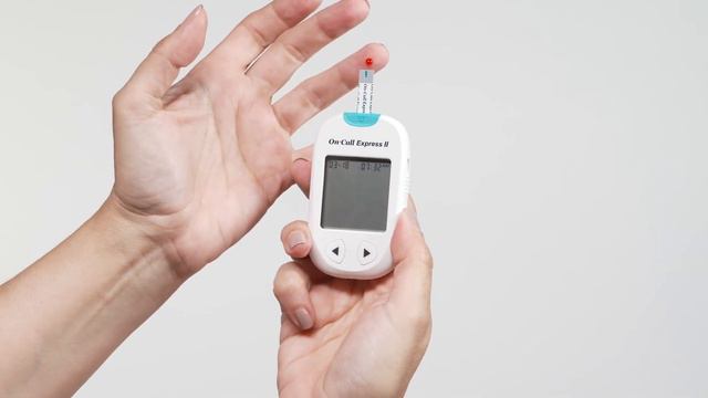 On Call Express II Testing Blood Glucose смотреть онлайн