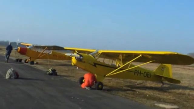 Piper Cub flying from Amsterdam to Toulouse смотреть онлайн