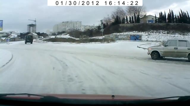 Белый ВАЗ 2104 CH0048AC не учитывает дорожные условия смотреть онлайн