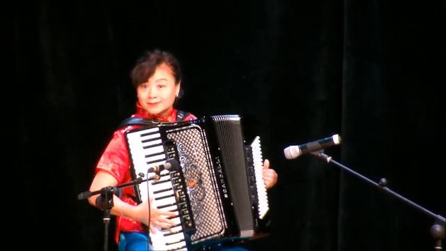 手风琴独奏《弹起我心爱的土琵琶》 смотреть онлайн