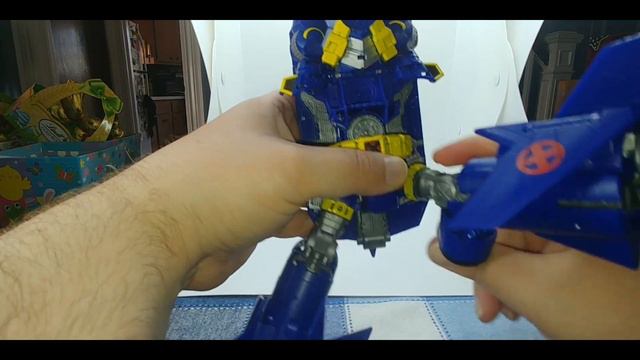 Chuck's Reviews Transformers Crossover Ultimate X-Spanse