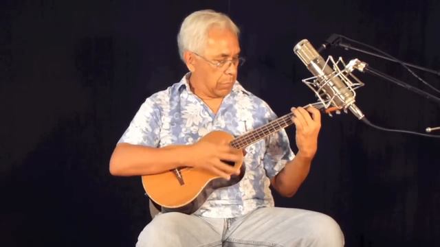 Kimo Hussey playing "Killing me softly" on a DeVine Ukulele смотреть онлайн
