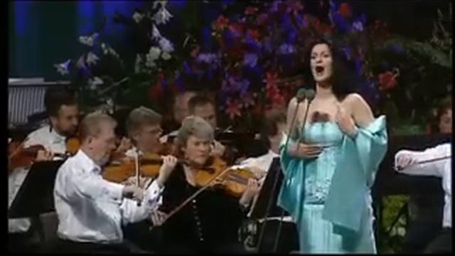 Angela Gheorghiu - Faust: Oh dieu que de bijoux - Llangollen 2001 смотреть онлайн