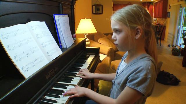Ariel plays "The Swan Song" on piano смотреть онлайн