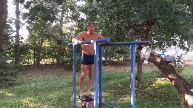 70 лет, вес 70, рост 170. отжимаюсь брусья 50 раз. смотреть онлайн