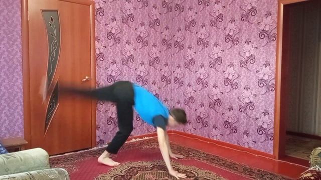 СТОЙКА НА РУКАХ ЗА 5 МИНУТ | как научится стоять на руках смотреть онлайн