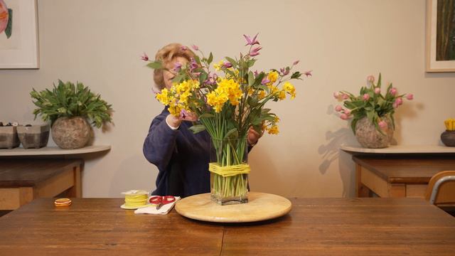 Five Minute Flower Arranger - Narcissus and Clematis смотреть онлайн