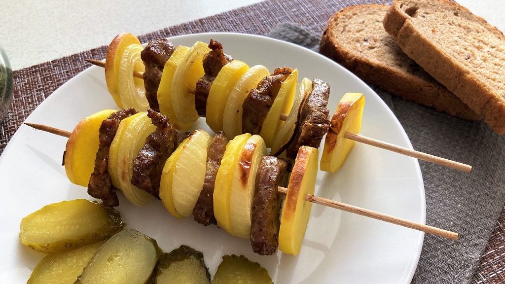 Как мы готовим вкусный шашлык из свинины на шпажках в духовке!