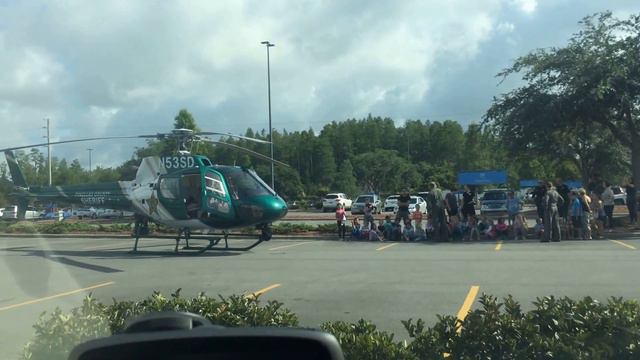 79# Полицейский вертолет на парковке магазина Walmart. смотреть онлайн