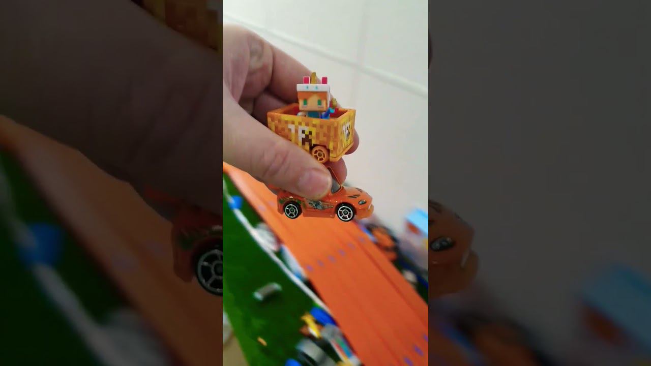 Toyota Supra против вагонетки майнкрафт