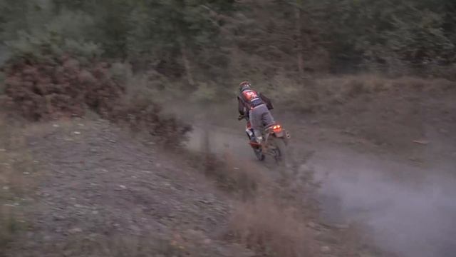 Neil Enters The Crazy 24 Hour Dawn To Dusk Enduro On Adventure Bikes смотреть онлайн