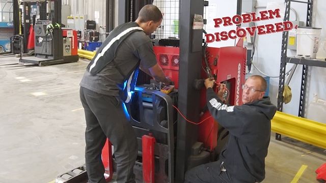 Episode 1 - How to fix Raymond forklift reach truck fork not moving by TFS Forklift смотреть онлайн