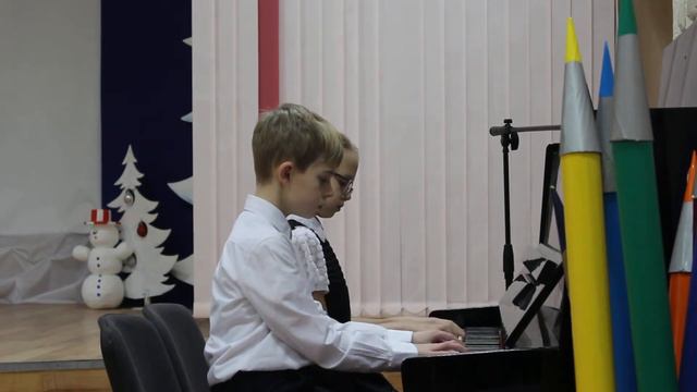 М.Кучияш, А. Бренько И.С.Бах "Шутка" смотреть онлайн