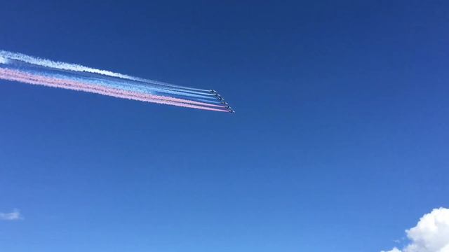 Пролёт самолётов с триколором | СПб 26.07.2020 смотреть онлайн