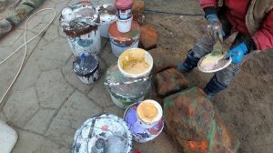 покраска  декоративного  камня  из  цемента.  бордюр  для  дорожки  . страна  Вихляндия.
