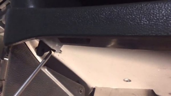 Как снять вещевой карман Daewoo Nexia