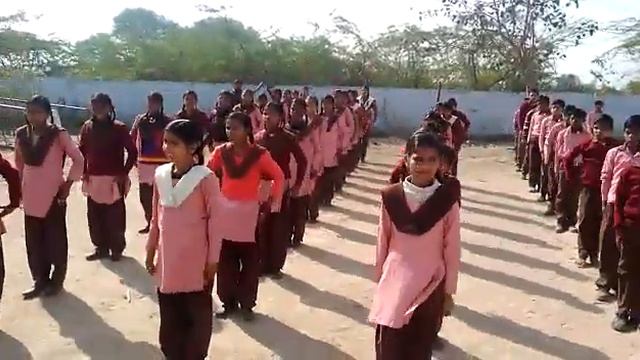 UPS ATWA ke bachche P.T karte hue .Sath me vidyaly ke head master Mr.shahid ali смотреть онлайн