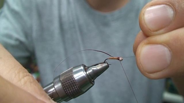 Как связать муху | Простейший комарик с изюминкой. смотреть онлайн