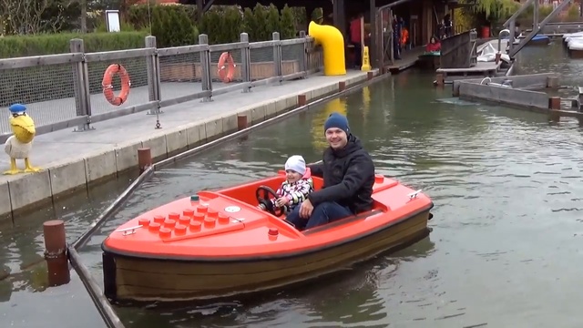 Германия #2 Леголенд парк аттракционов Катя катается на игрушечном паровозике Le смотреть онлайн