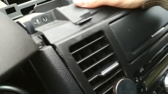 Установка и снятие штатной магнитолы в Ниссан Тиида.
