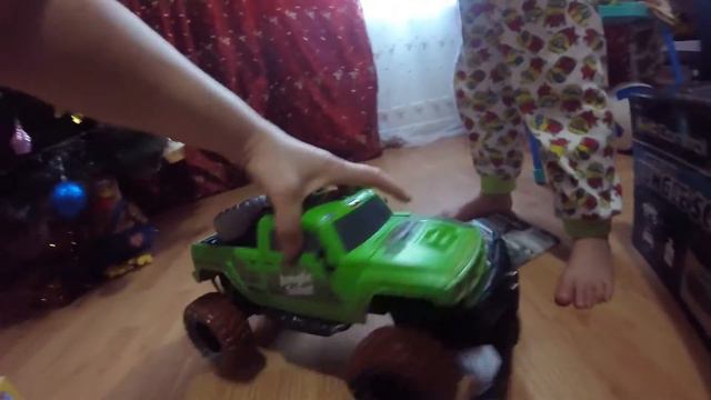 Подарки от Деда Мороза Семену ,распаковка игрушек,Монстр Трак,Щенячий патруль от Мистер Семен смотреть онлайн
