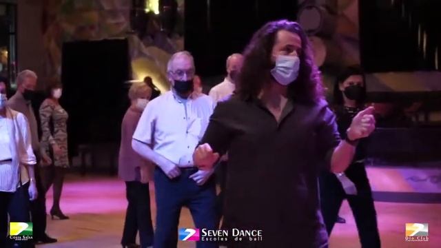 Viernes Bailes de Salón con Javier Castro y su taller de Salsa смотреть онлайн