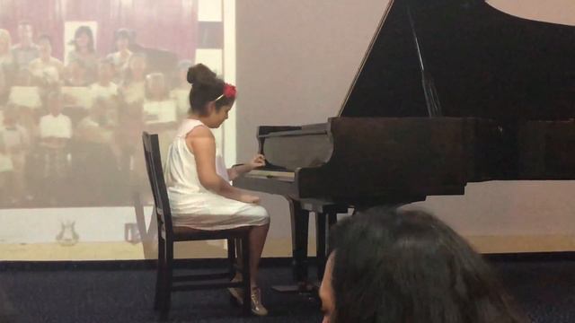 Piano-Roman Holiday and Tumbalalaika смотреть онлайн