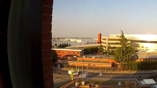 Utsikt mot Ferrari fabrikken,fra mitt hotell rom i Maranello. 4 juli 2013. смотреть онлайн