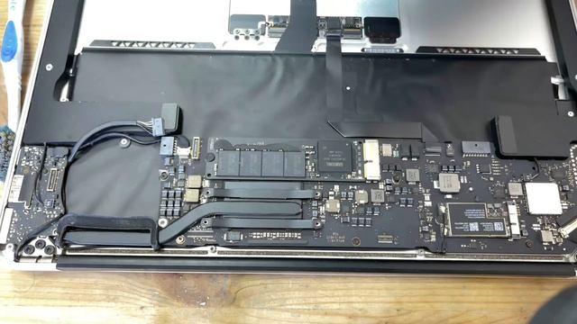 Замена термопасты MacBook Air 13 Late 2013 A1466 I7 1.7GHz 8GB SSD 512GB #apple#macbookair#a1466