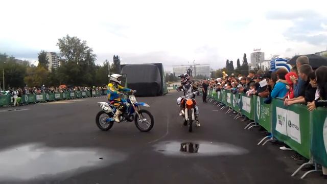 Мотофристайл FMX-шоу в Перми 25.08.12 смотреть онлайн