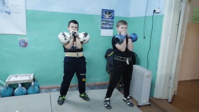 Гиревой спорт. Толчок осваиваем 8кг "крещение гиревика". смотреть онлайн